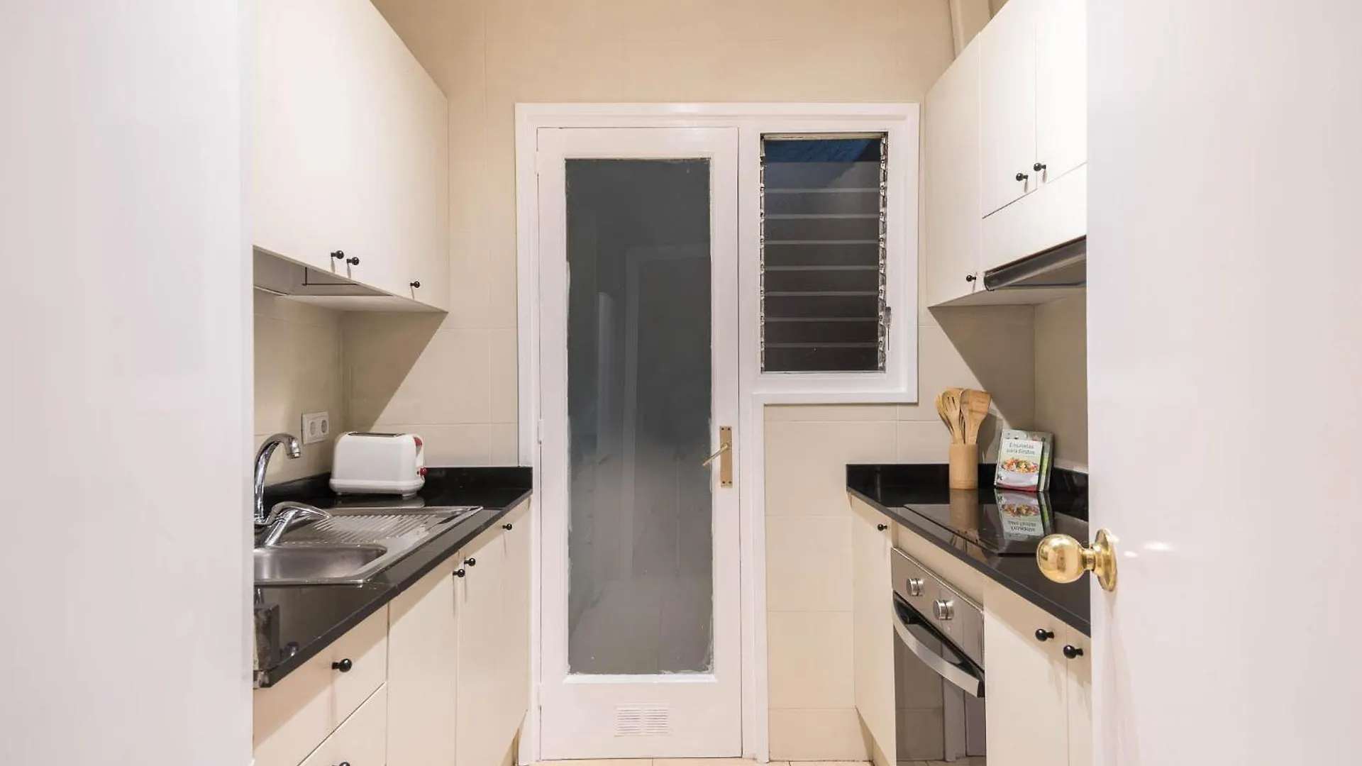 Apartment Comfortable Apt For Groups Next To Sagrada Familia Barcelona Spain